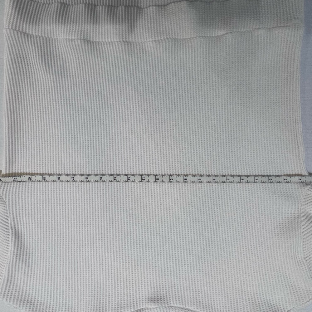 GAP Waffle Knit Turtleneck T-Shirt Size Medium Petite. Ivory color pre-worn - Picture 5 of 6